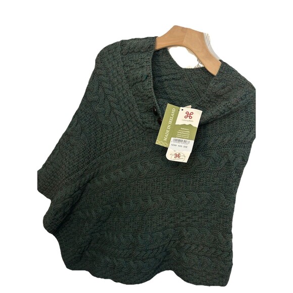 NWT Carraig Donn Merino Wool Chunky Knit Poncho Emerald Green Irish Made OS NEW - Picture 1 of 10
